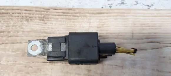 Volkswagen PASSAT B6 Other relay 3B0951253 V23136J1006X056