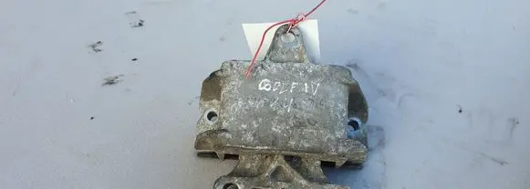 Volkswagen Golf IV Engine mount bracket