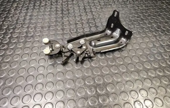 Seat Alhambra (Mk2) Sliding door lower roller guide/hinge 7N0843398C
