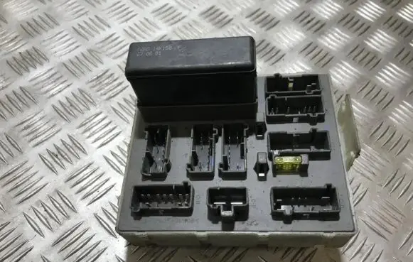 Ford Focus Fuse box set 98ag14k150af 070601