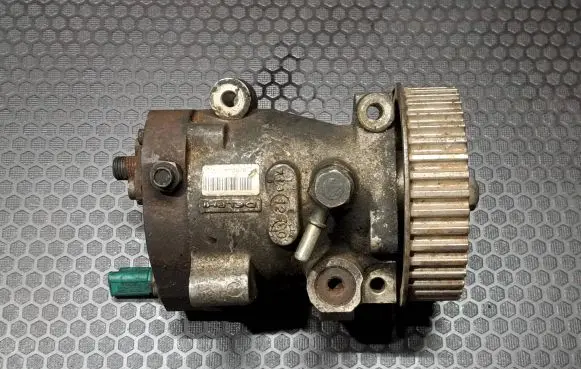 Renault Megane II Fuel injection high pressure pump R9042A014A 8200057225 82000573466