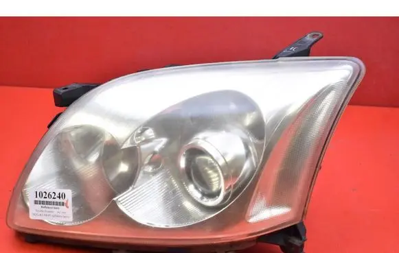 Toyota Avensis Verso Headlight/headlamp 05-44