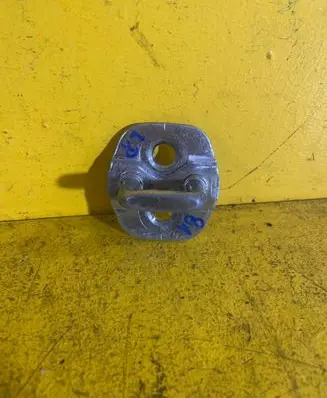Nissan X-Trail T30 Front door lock loop/hook striker 