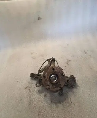 Toyota RAV 4 (XA20) Front wheel hub