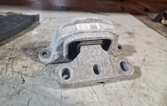 Skoda Citigo Engine mount bracket 1S0199262