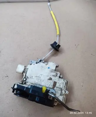 Audi A4 S4 B7 8E 8H Rear door lock 8E0839015