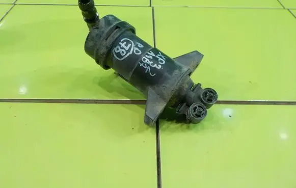 Audi A4 S4 B7 8E 8H Headlight washer pump PRZOD