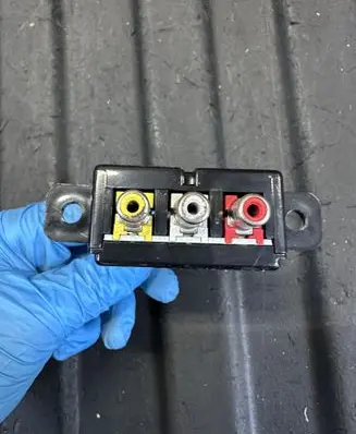 Infiniti FX AUX in-socket connector 283184P000