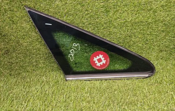 Opel Zafira B Front triangle window/glass 13123923 M1920