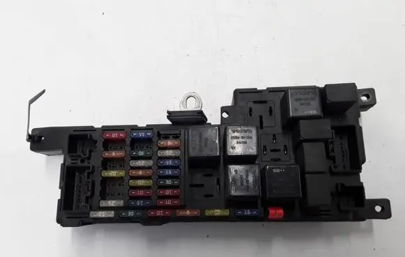 Volvo XC70 Fuse module 8678449
