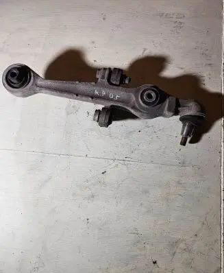 Volkswagen PASSAT B5 Front lower control arm/wishbone