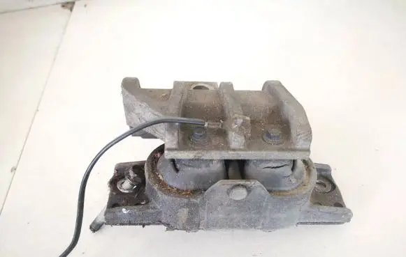 Dodge Journey Engine mount bracket p05171071ac