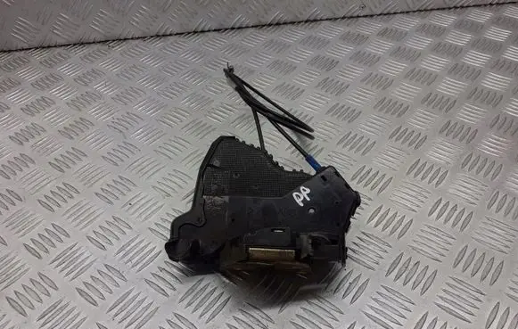 Toyota Avensis Verso Front door lock 
