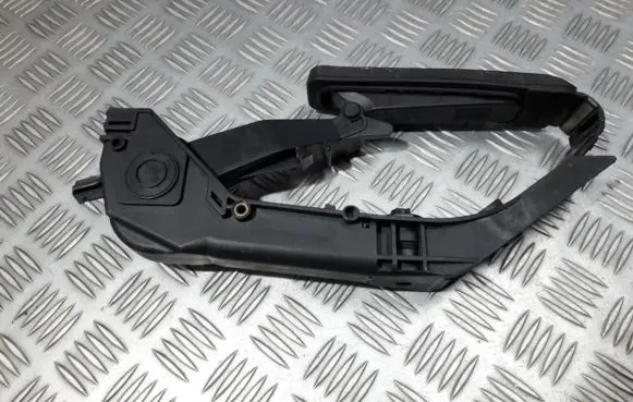 Mercedes-Benz E W211 Accelerator throttle pedal a2113000504 1293010382