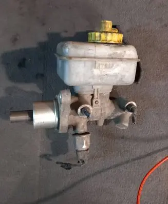 Volkswagen Golf IV Master brake cylinder 1J1611301B 34B8