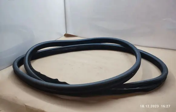 Jaguar XF X250 Rubber seal front door (on door) 