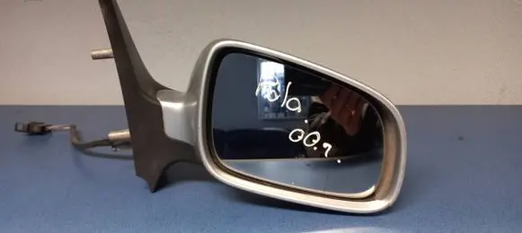 Volkswagen Polo Manual wing mirror E1010640