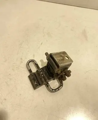 Audi A6 S6 C6 4F Rear door lower hinge 8E0833411