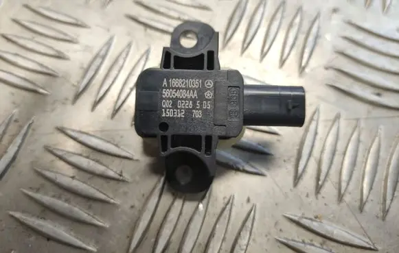 Mercedes-Benz A W176 Airbag deployment crash/impact sensor A1668210351