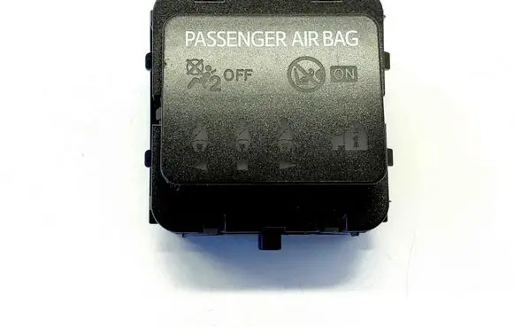 Toyota Auris E180 Passenger airbag on/off switch 1682C42 489168
