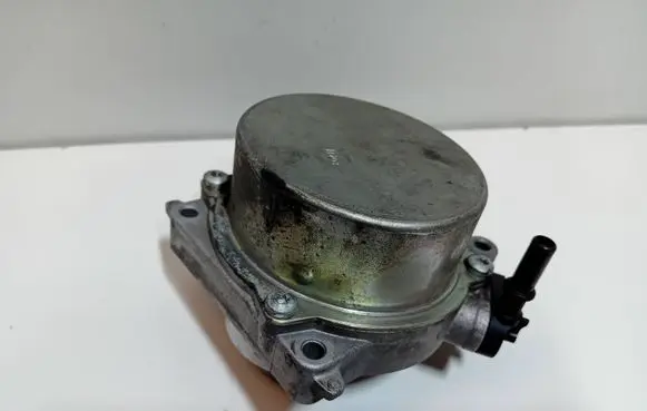 Alfa Romeo Giulietta Vacuum pump 55221325 000592213250