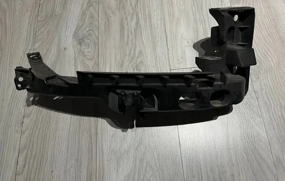 Audi A3 S3 8P Headlight/headlamp mounting bracket 8P0805608