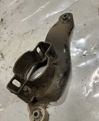 Jeep Cherokee III KJ Front differential bracket 