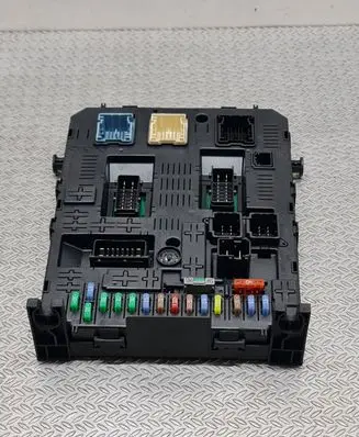 Peugeot 308 Fuse module 281197595 966405908001