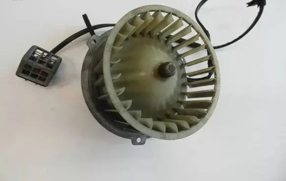 Mercedes-Benz 280 450 W116 Heater fan/blower 0008358102