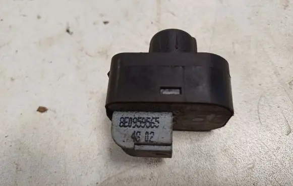 Audi A4 S4 B6 8E 8H Wing mirror switch 8E0959565