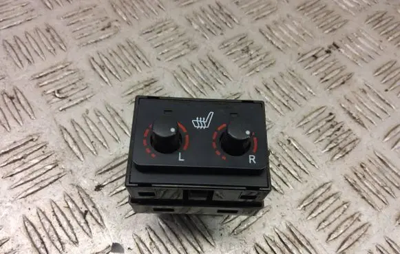 Lexus RX 330 - 350 - 400H Seat heating switch 453421