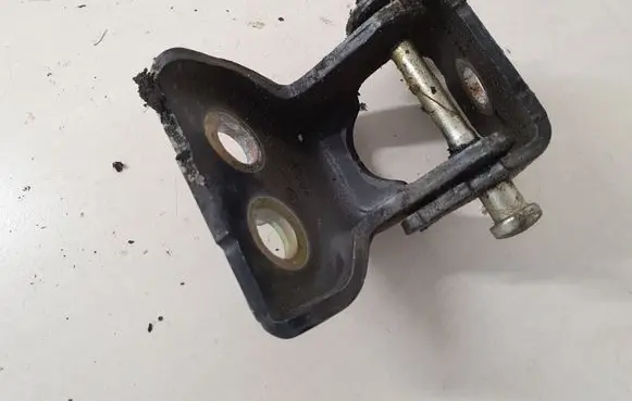 Peugeot 407 Front door lower hinge 