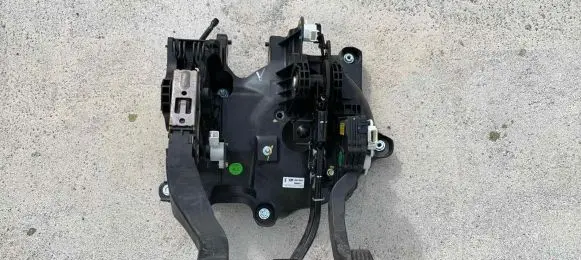 Opel Mokka Pedal assembly 95079920