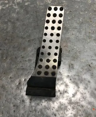 Accelerator throttle pedal