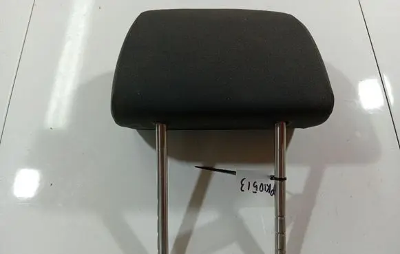Volkswagen Polo IV 9N3 Front seat headrest 