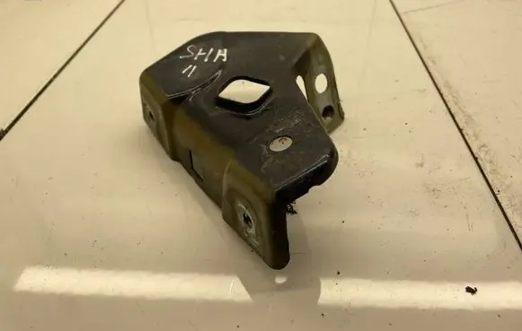 Volkswagen Sharan Fender mounting bracket 7N0821136A 3510