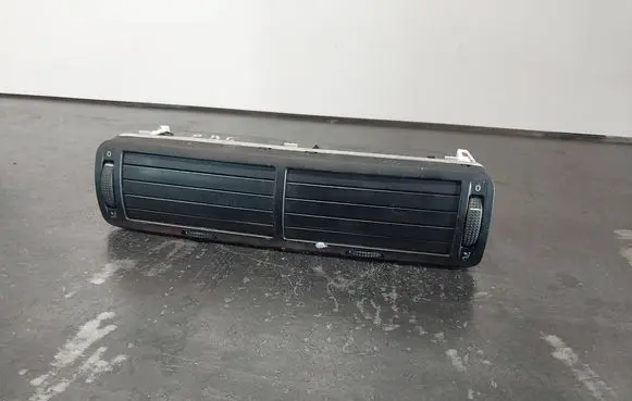 Volkswagen PASSAT B5 Dash center air vent grill 3B0819728D