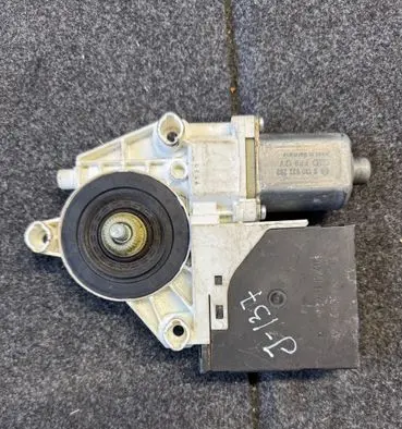 Audi A3 S3 8P Rear door window regulator motor 8P4959801E H04S0040 S006079021D