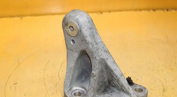 Jaguar XF X250 Engine mount vacuum valve 