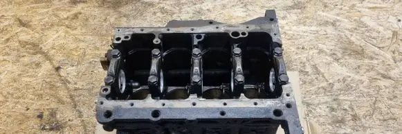 Volkswagen Jetta V Engine block 038021AT V520 80HBH