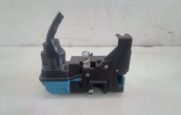 Volvo V70 Front door lock