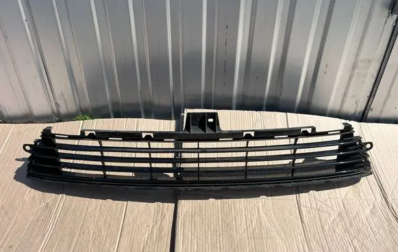 Toyota Auris E180 Front bumper lower grill 5311202670 5311202680