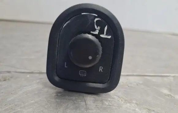 Volkswagen Transporter - Caravelle T5 Wing mirror switch 7E1959565A