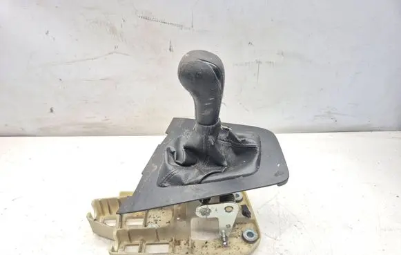 Volvo S60 Gear shifter/selector 