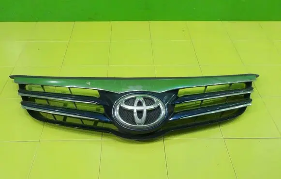Toyota Avensis T270 Front bumper upper radiator grill 5310105040 18AB29
