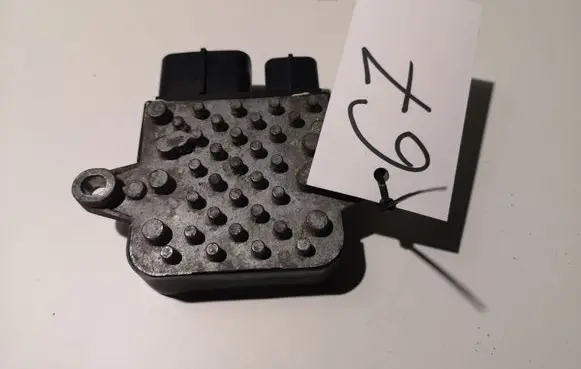 Tesla Model S Coolant fan relay 8282120280