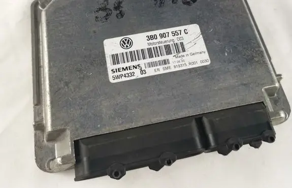 Volkswagen PASSAT B5 Engine control unit/module 3B0907557C WP4332