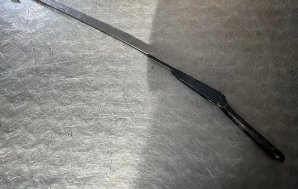 Opel Vivaro Front wiper blade arm 8200696499