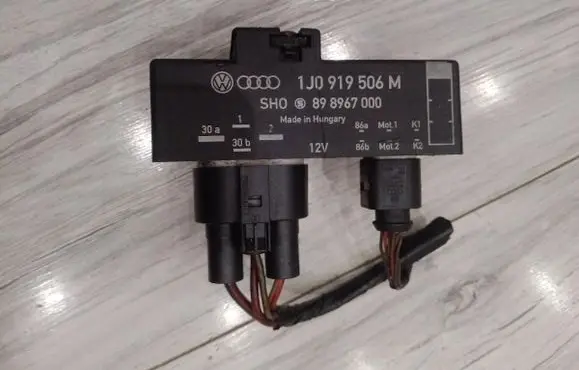 Seat Ibiza III (6L) Coolant fan relay 1J0919506m