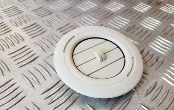 Chrysler Grand Voyager V Air vent grill in roof 